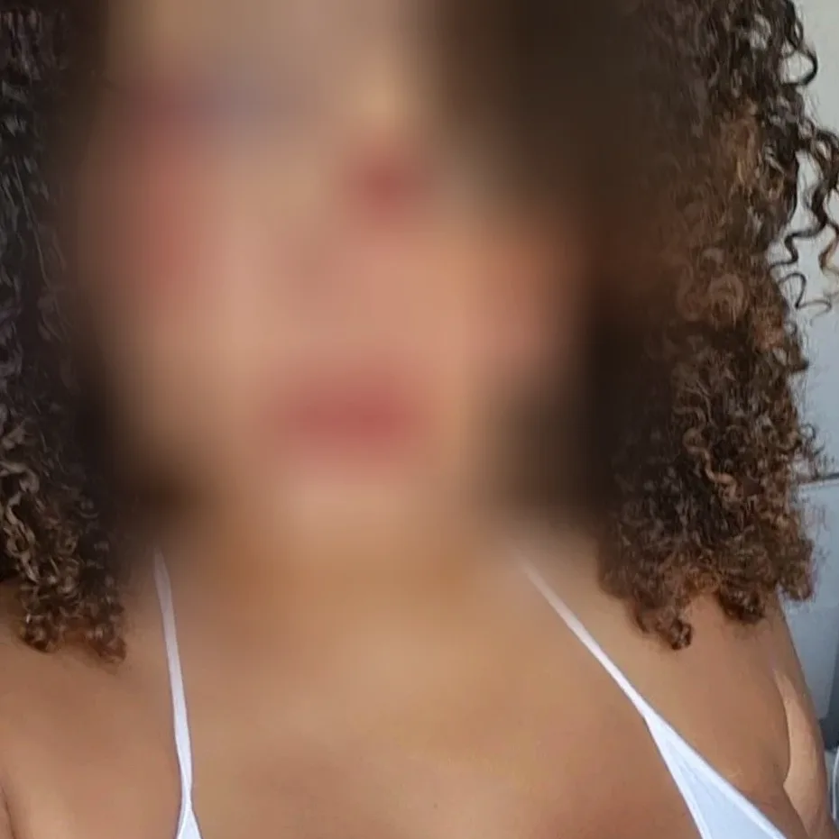 Amina, 33