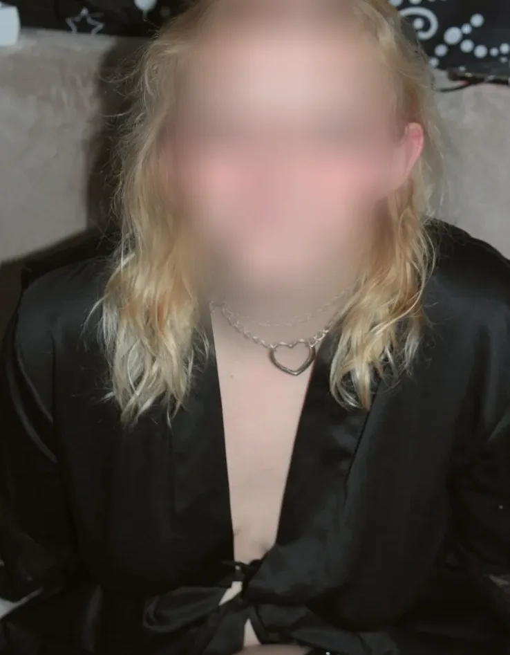 Anna, 24
