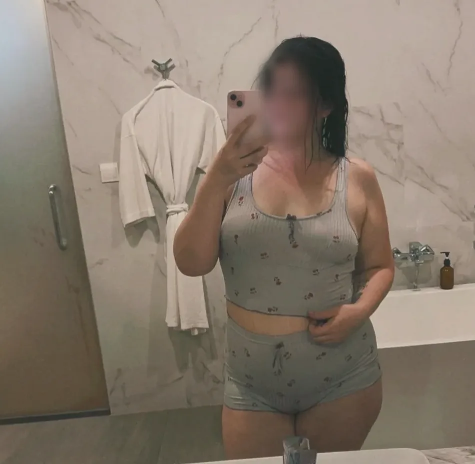 Cynthia, 27