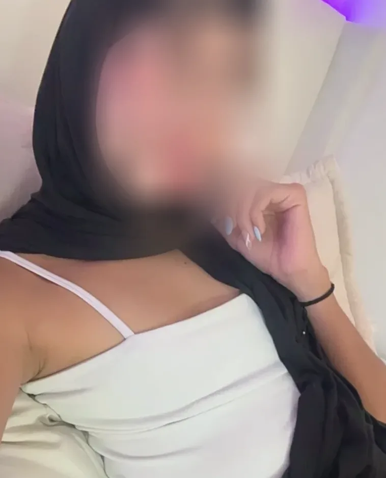 Fatima, 24
