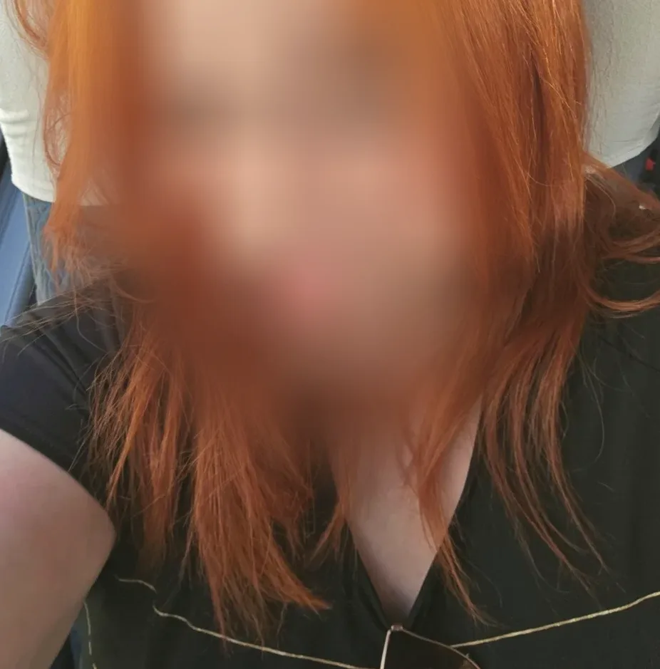 Julie, 25