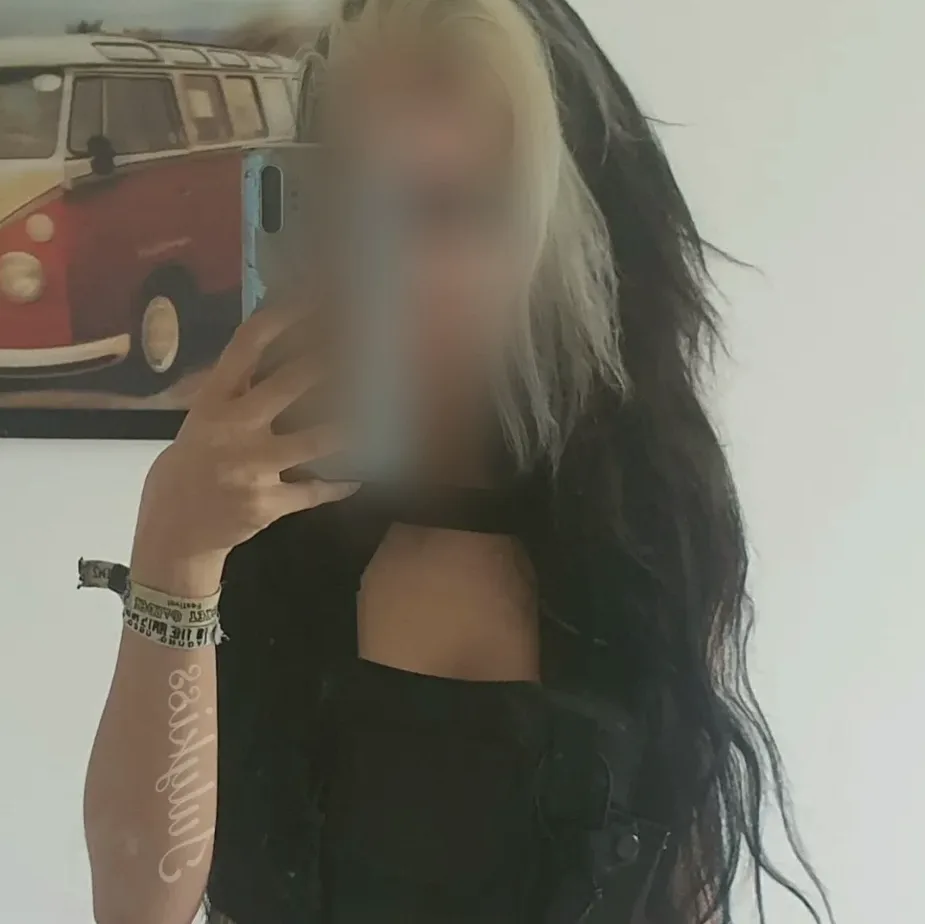 Julie, 26