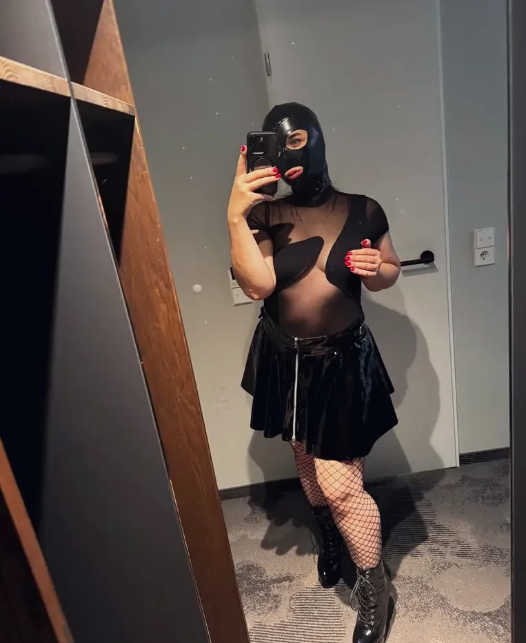 Karin, 29