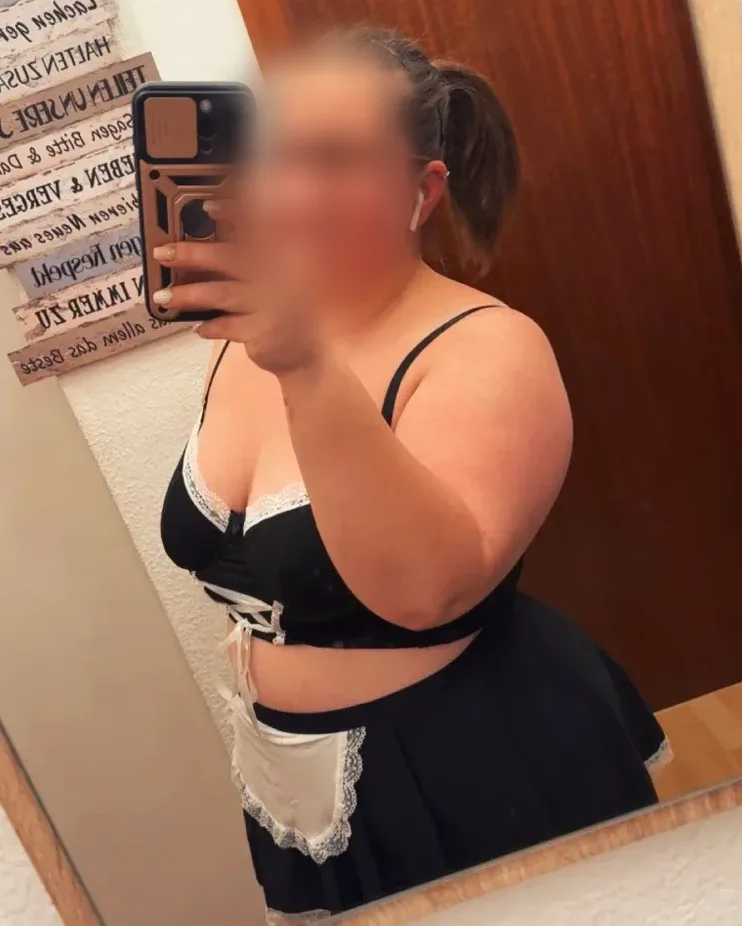 Monique, 27