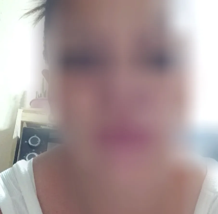 Sophie, 37